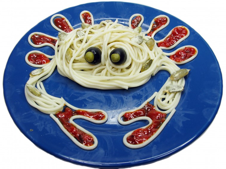 Easy to make crab-shaped pasta